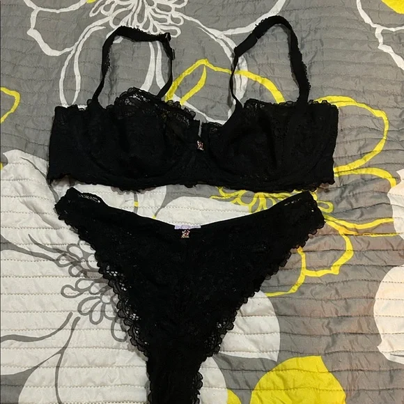Elegant Black Lace Lingerie Set-💗3/$55💗 - Picture 2 of 7